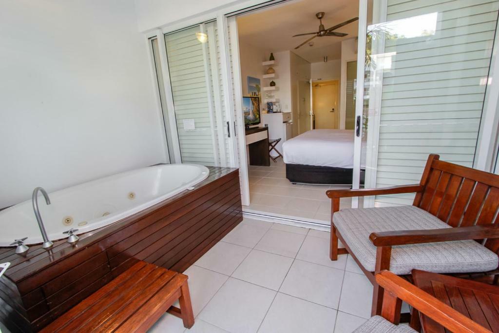 The Beach Club Premium Private Apartments Palm Cove Exterior foto